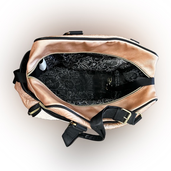 BOGO 𝐵𝑒𝓉𝓈𝑒𝓎 𝒥𝑜𝒽𝓃𝓈𝑜𝓃 𝒲𝑒𝑒𝓀𝑒𝓃𝒹 𝒟𝒾𝒶𝓅𝑒𝓇 𝐵𝒶𝑔 - Picture 5 of 10